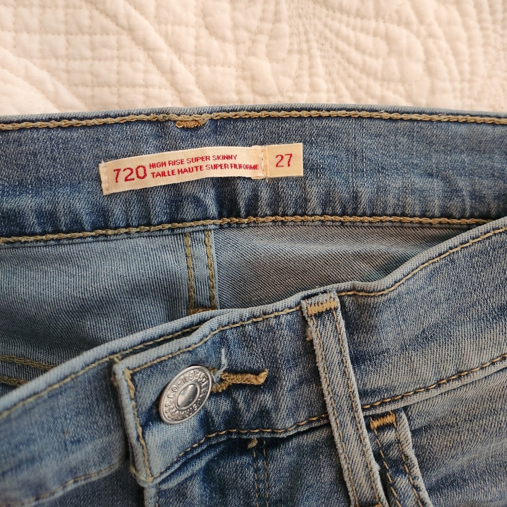 HOST PICK - 720 High Rise Super Skinny Levi's Jeans - Picture 10 of 13